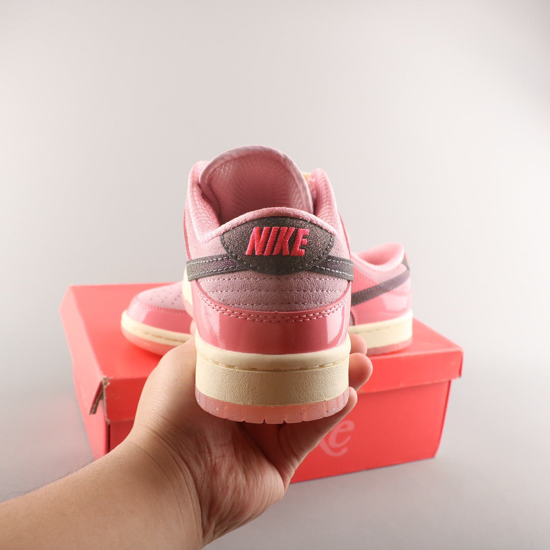 Nike Dunk Low Barbie