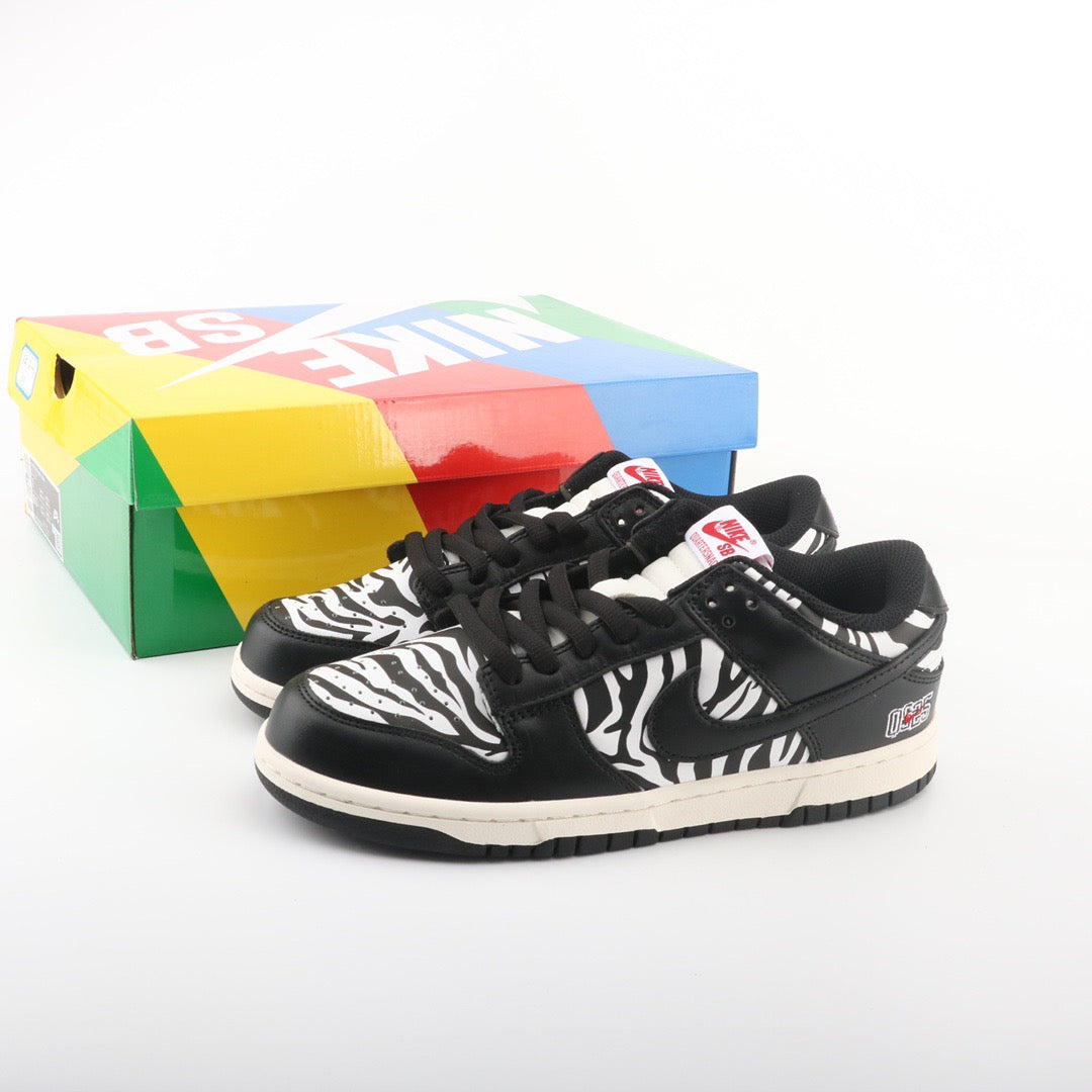 Nike Dunk Low Quartersnacks Zebra