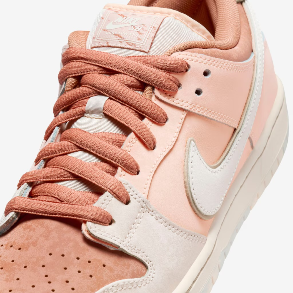 Nike Dunk Low SB "Trocadero Gardens" Creme