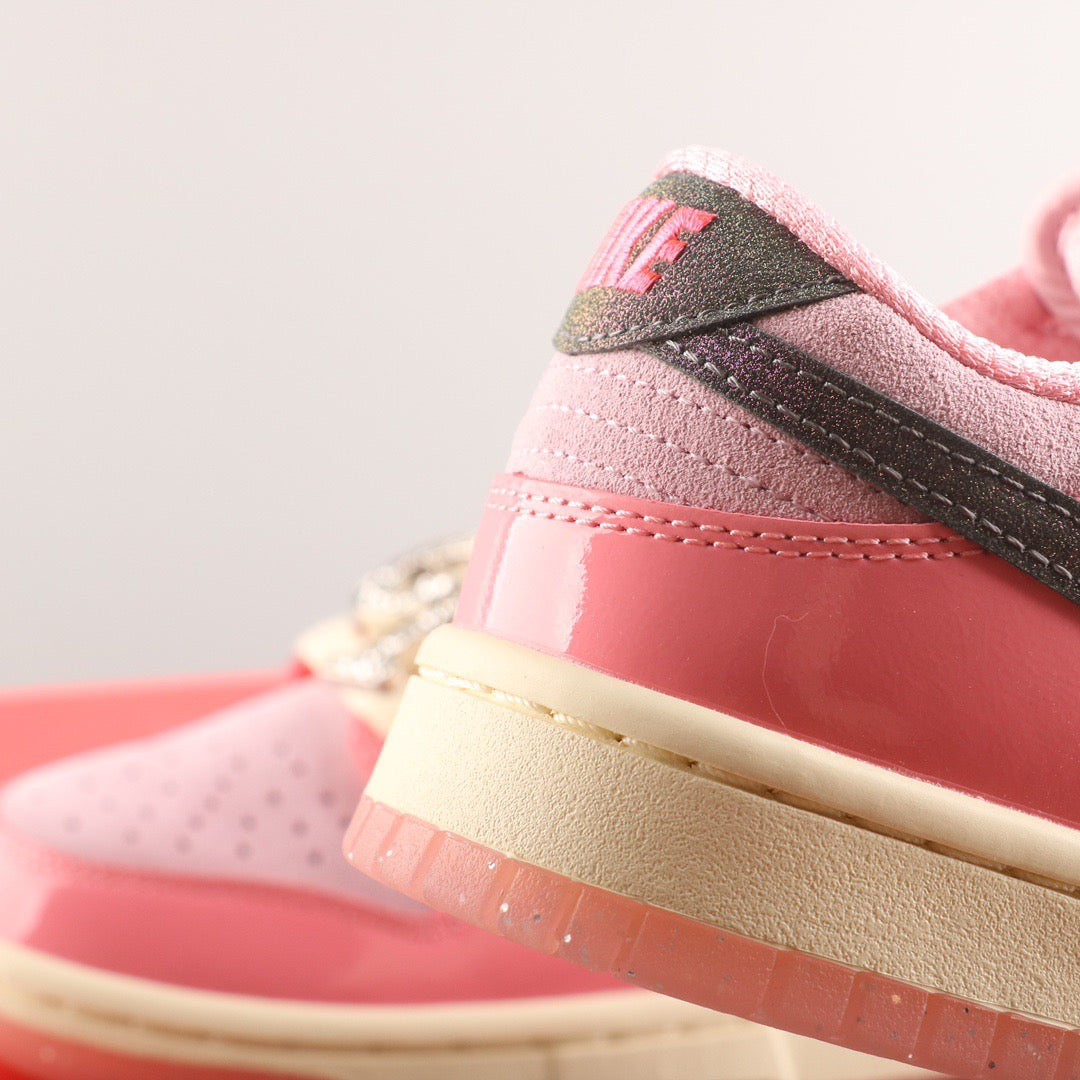 NIke Dunk Low Barbie