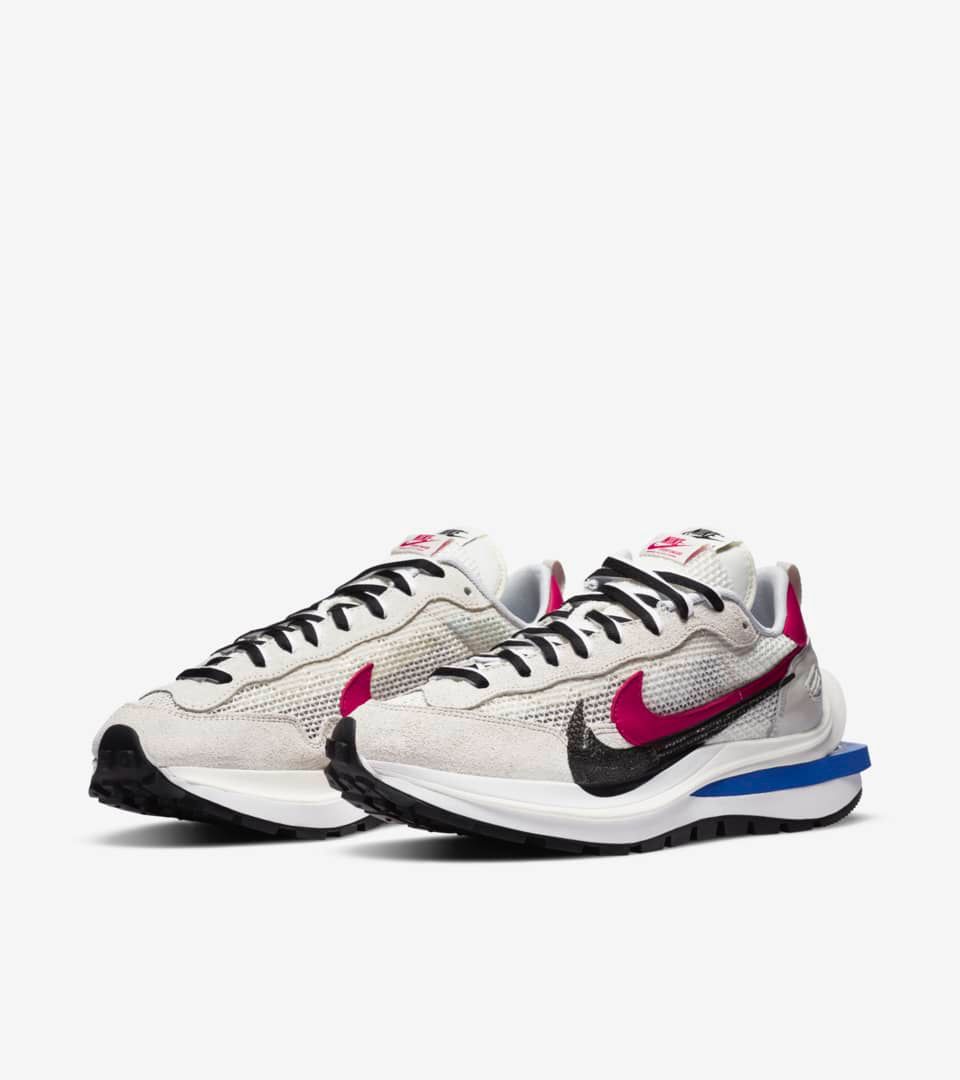 Sacai x Nike Vaporwaffle Royal Fuchsia