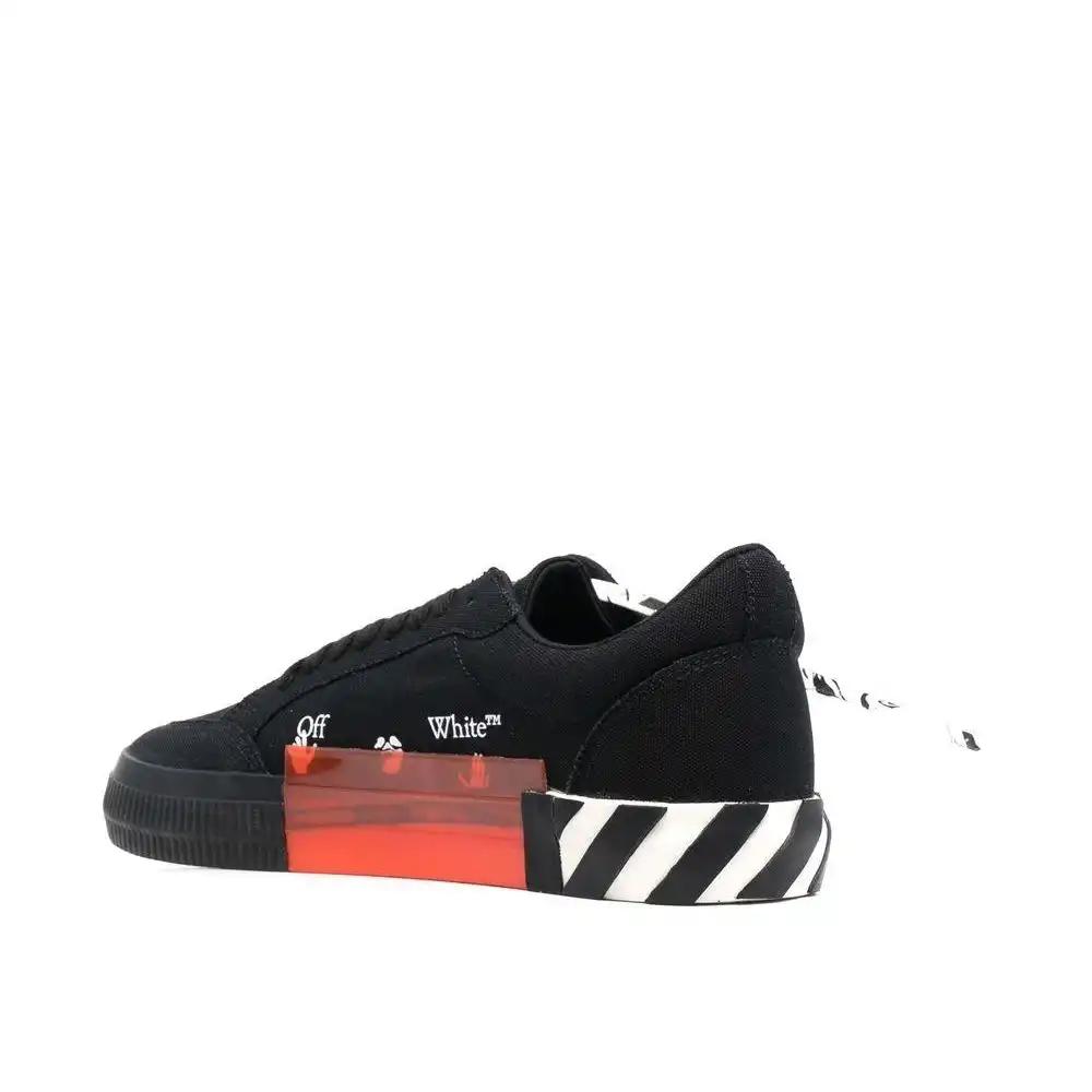 Off-White Vulcanizado Bajo Negro